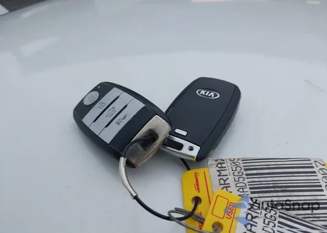 2016 Kia Optima Hybrid z USA, uszkodzony, nr VIN KNAGM4AD5G5095452